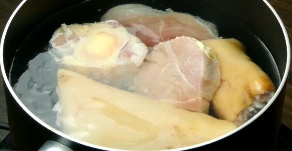 Холодец с яйцами: порционное блюдо