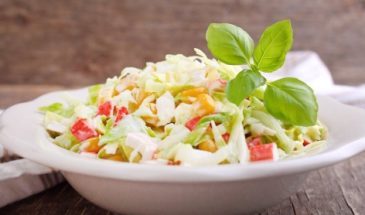 Салат, который никогда не надоедает: элементарный рецепт из пекинской капусты