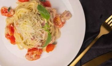 Паста карбонара с беконом и сливками классическая