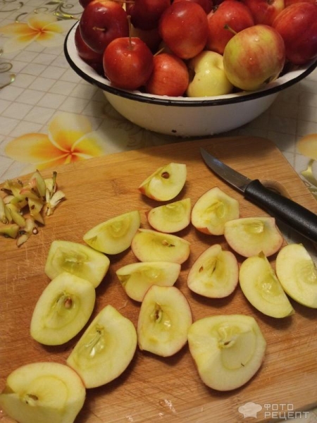 Рецепт: Домашний яблочный сок - Минимум сахара - вкусный домашний сок.