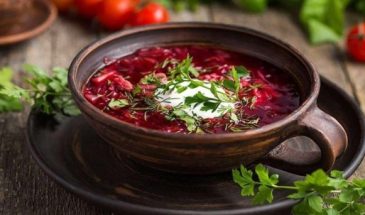 На Рождество и только: рецепт постного борща с грибами и черносливом