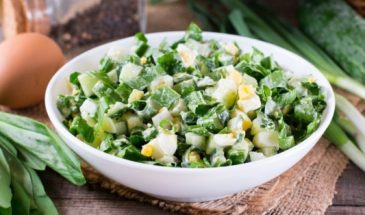 Любимый весенний салат: готовим с черемшой и яйцом