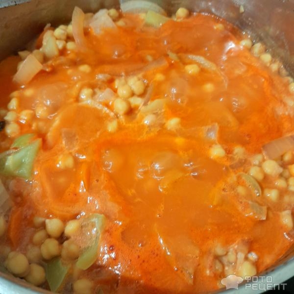 Рецепт: Подлива к любому гарниру - Из нута с кабачками и двумя видами сыра в томатном соусе.