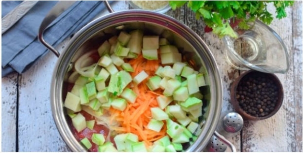 Салат с рисом и овощами на зиму
