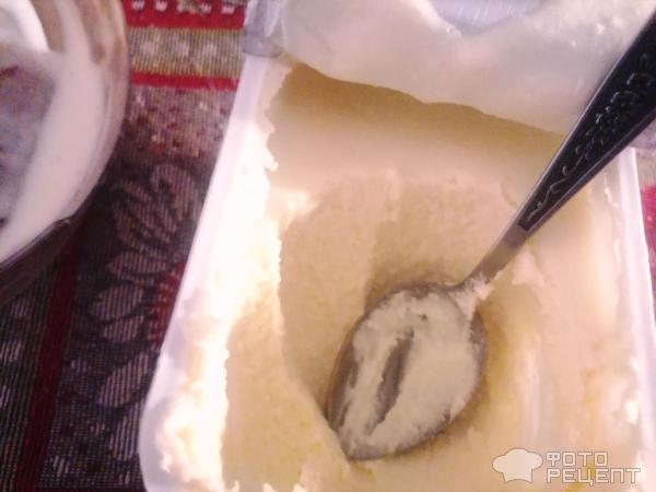 Рецепт: Торт из готовых коржей - с творожным кремом и бананом