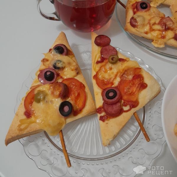 Рецепт: Мини-пицца «Елочка» — На творожном тесте, пицца порционная детская, с хрустящей соломкой.