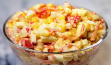 «Морской каприз» — самый быстрый салат с крабовыми палочками. Рецепт за 5 минут