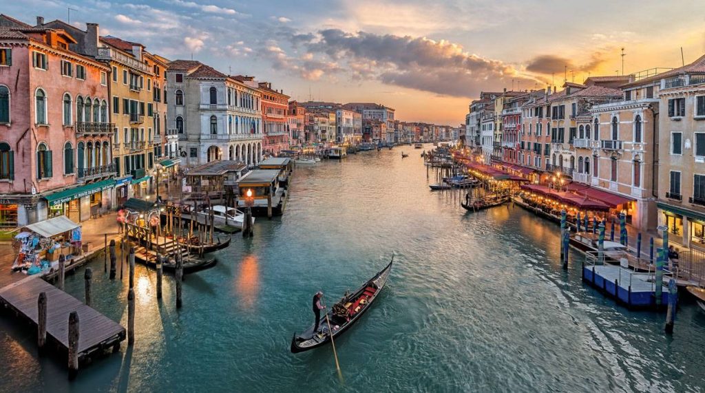 Венеция в один день: путешествие по каналам и скрытым уголкам