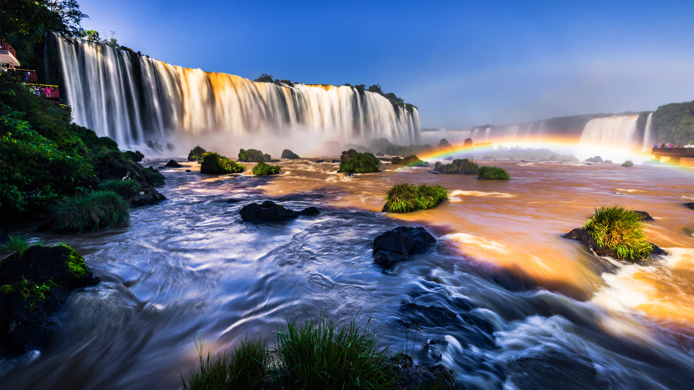 Величественные водопады Игуасу: где Бразилия и Аргентина объединяются