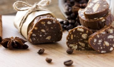 Шоколадная салями: как приготовить простой десерт без выпечки