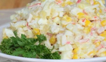 Салат с крабовыми палочками и кукурузой классический