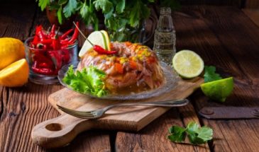 Исчезнет со стола за минуту: элементарный рецепт холодца в мультиварке