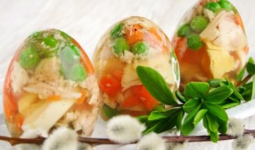 Удивите гостей на праздники: как приготовить холодец в форме яйца