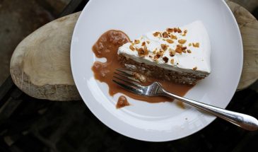 Проще не бывает: готовим идеальный медовик для семейного чаепития