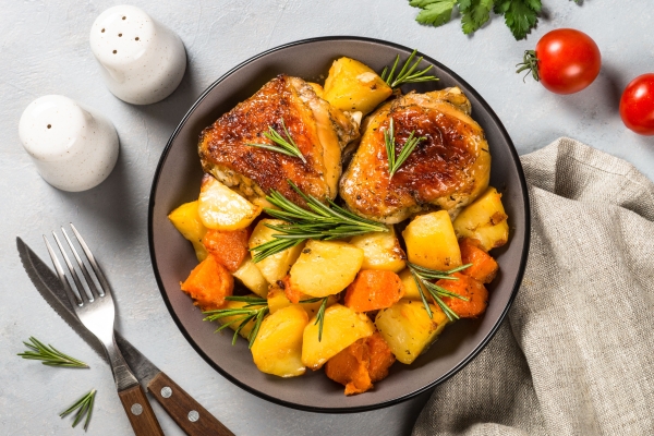 Это аппетитное сочетание по вкусу каждому: топ-3 рецепта курицы с сезонными овощами