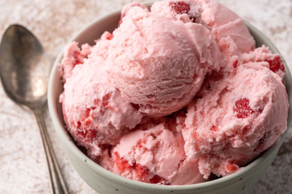 Вкуснее не пробовали – рецепт домашнего клубничного мороженого