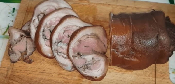 Свиная рулька, запеченная в духовке