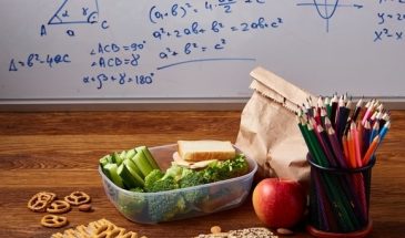 Малышева перечислила продукты, которые повышают успеваемость школьников