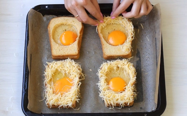 Гренки с яйцом и сыром в духовке
