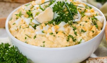 Идеально для праздничного стола: рецепт польской закуски с яйцом и хреном