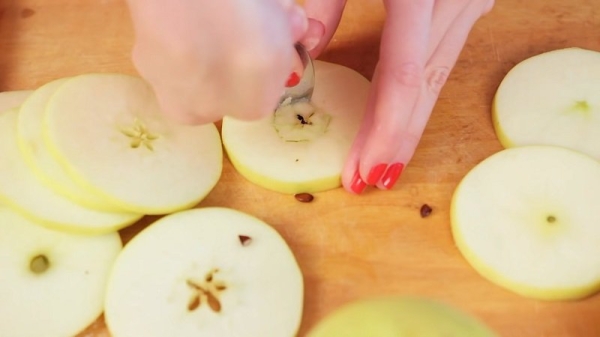 Макорженики с яблоками: украинский рецепт