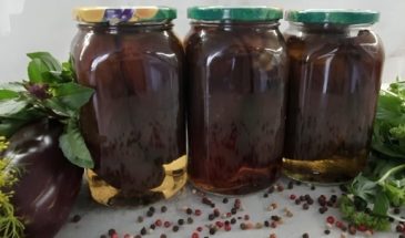 Вкусная заготовка на зиму: рецепт маринованных целиком баклажанов