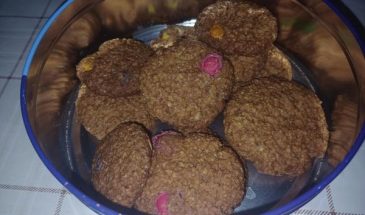 Рецепт: Овсяное печенье с творогом и драже — Готовлю с любовью.