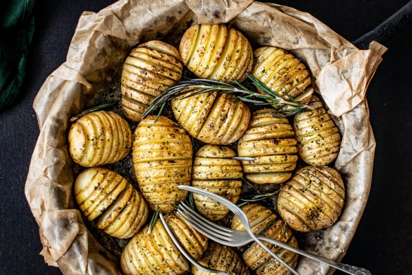Обязательно ли нужен холодильник: где хранить картошку, чтобы не портилась