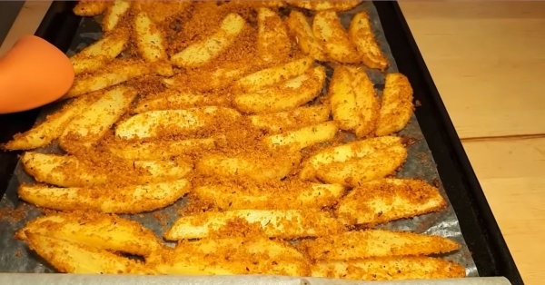 Картофель в панировке в духовке: рецепт к обеду