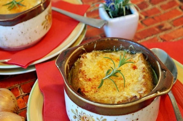 Как приготовить французский луковый суп: хозяйки делятся рецептом