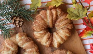 Яблочные булочки с корицей в слоеном тесте – осенняя выпечка выходного дня