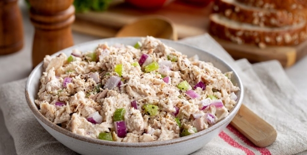 Салат из картофеля и тунца: рецепт универсального и вкусного летнего блюда