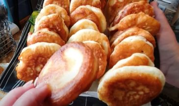 Беру 500 мл кефира и 2 яйца. Пышные оладьи с золотистой корочкой