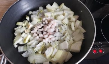 Рецепт: Свинина жареная с картошкой — простецкий деревенский рецепт