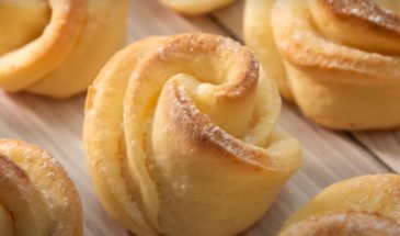 Просто сворачиваю творожное тесто. Вкуснее печенья ещё не придумали: простой и вкусный рецепт