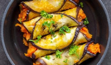 Рулеты из баклажанов с корейской морковью – бюджетная закуска, которую съедят первой