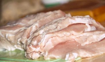 Сделайте это с куриным филе сразу после запекания – и оно будет очень сочным