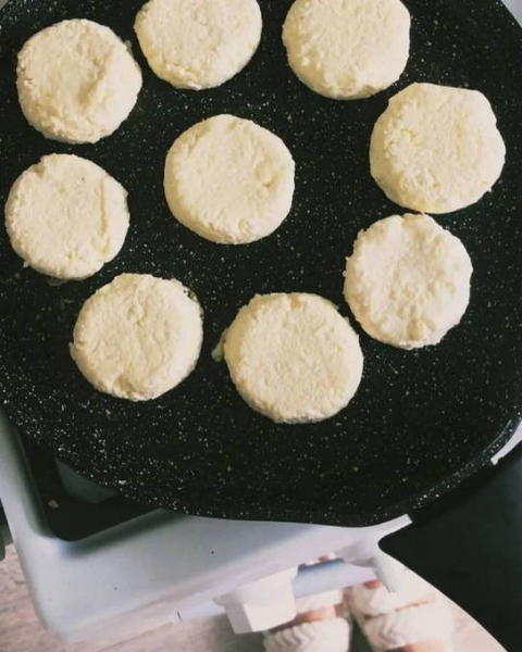 Классические сырники из творога на сковороде