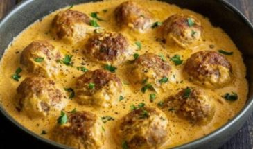 Фрикадельки с подливкой на сковороде