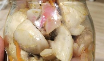 Рецепт: Маринованные шампиньоны с овощами — с морковью, репчатым луком и кориандром