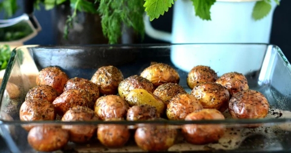 Удивительный вкус: как готовить молодой картофель в духовке
