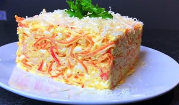 Салат «Простой» из самых доступных продуктов. Рецепт за 5 минут и нет горы посуды: со стола улетает первым