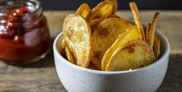 Запеченные картофельные чипсы: как приготовить вкусный перекус