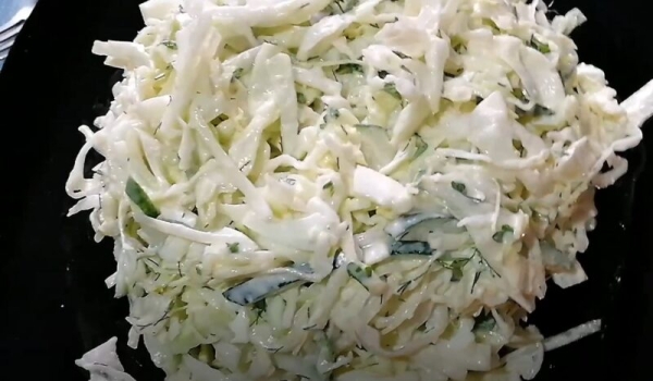 Вкуснейший салат из капусты: готовлю через день. Без майонеза: всё дело в яичной заправке