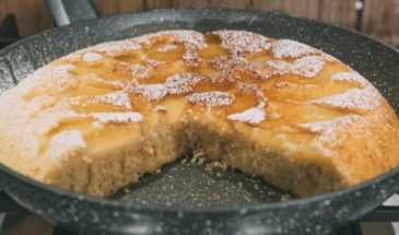 Блинный шоколадный пирог c грушей на сковороде: такой десерт удивит любого