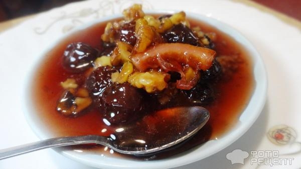 Рецепт: Варенье из замороженной черешни с мятой и орехами — Очень вкусно.