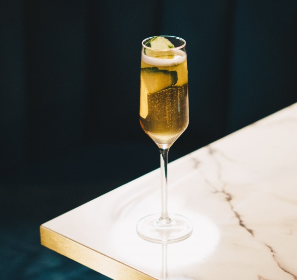 Полезная информация к новогодним праздникам: чем шампанское отличается от игристого вина