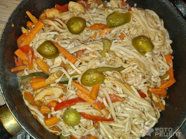 Рецепт: Удон с овощами и курицей - Вариант приготовления азиатской еды в домашних условиях