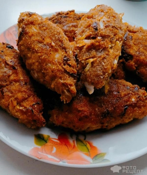 Рецепт: Котлеты из куриного филе и капусты — в панировочных сухарях