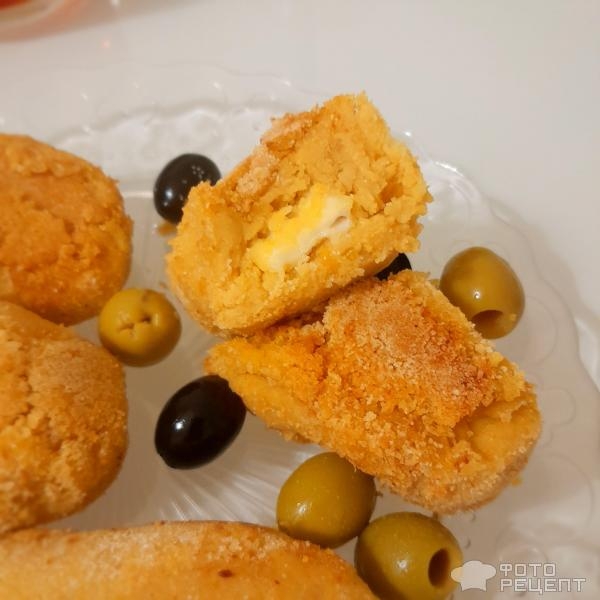 Рецепт: Нутовые палочки с начинкой из сыра - Жареные в панировке, с твёрдым сыром. Оригинальное блюдо из нута.